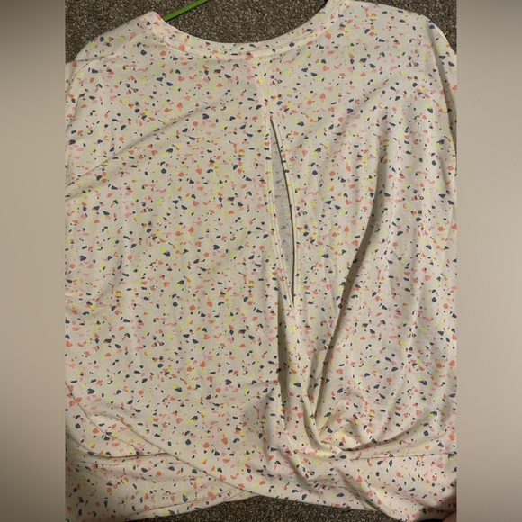 Old Navy - Open Back Active Top - Picture 2 of 3